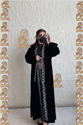 عبايه لمسة مخمل
