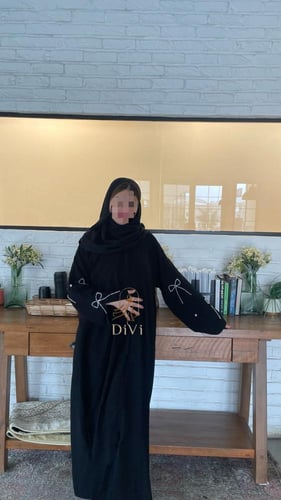 عبايه تطريز ورود ابيض كامل الكم