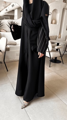 عباية الملكة خيوط علي الكم