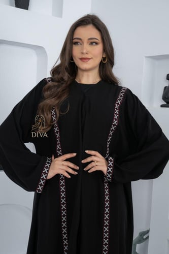 عبايه كريب ملكي خط أحمر ع الكم والعباية