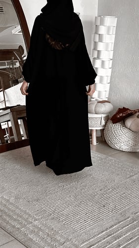 عباية كم قبضة بجيوب أمامية