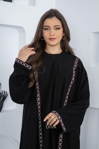 عبايه كريب ملكي خط أحمر ع الكم والعباية