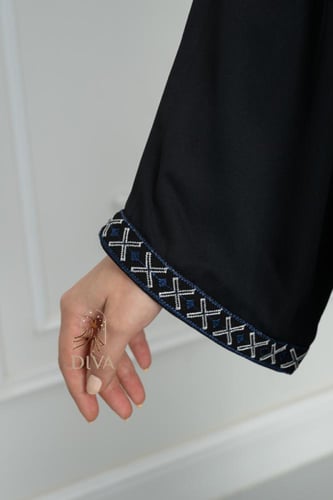 عبايه كريب ملكي كلفه ازرق ع الكم والعباية نص