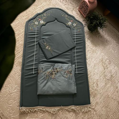 طقم صلاة مميز باللون التركواز