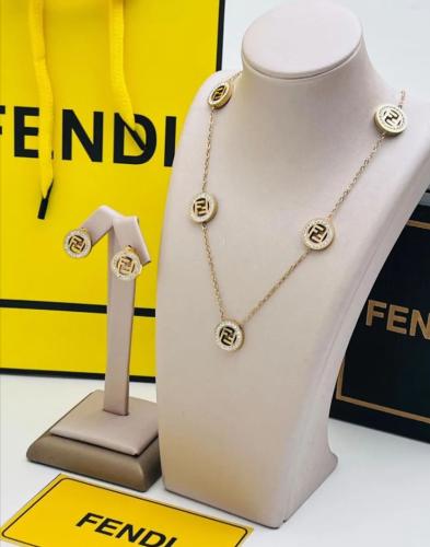 طقم فندي شامل الملحقات