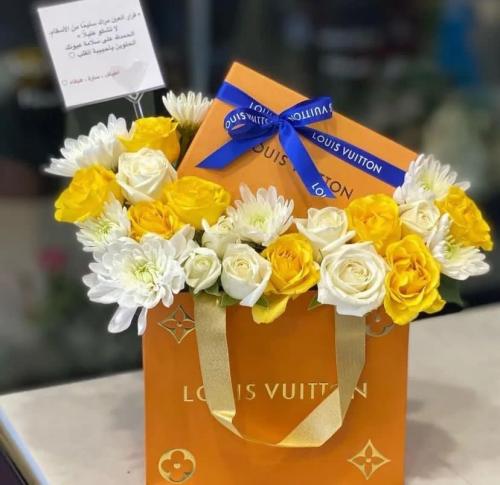 تنسيق ورد في كيس البراند (غير شامل سعر الهديه يتك...