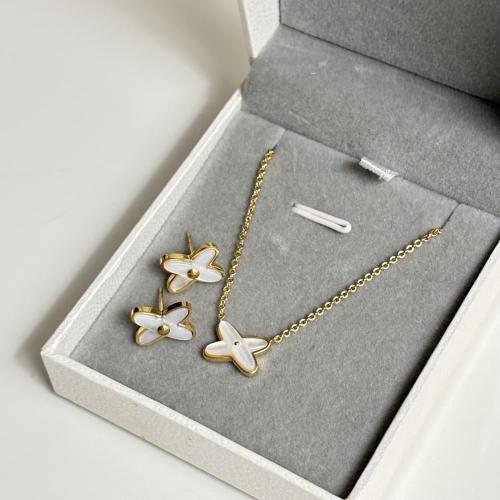 Set with flowers