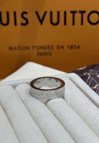 خاتم لويس فيتون فضي شامل الملحقات