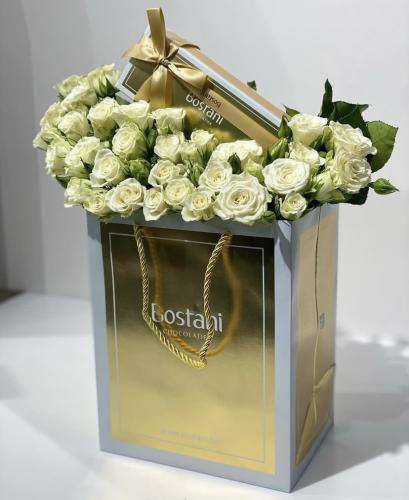 تنسيق ورد أبيض بيبي روز طبيعي مع أضافة شكلاته بستا...