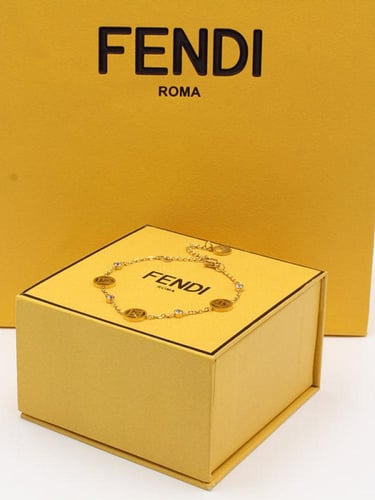 سوارة فندي ذهبي شامل الملحقات