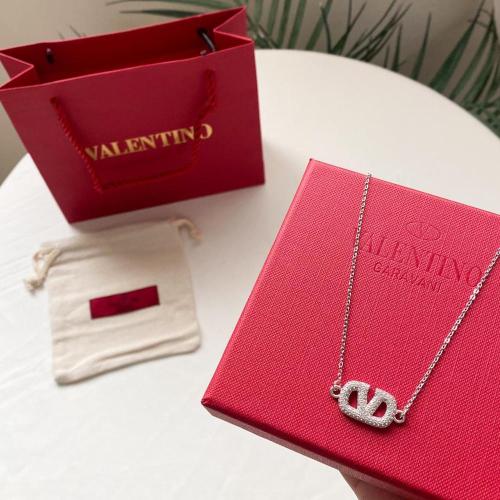 سلسال فالنتينو كرستال فضي شامل الملحقات