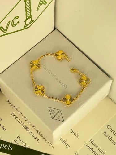 سوارة فان كليف ذهبي شامل الملحقات