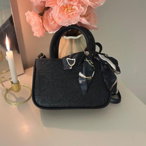 The bag of authenticity black