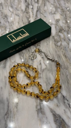 A prayer bead with a turban-shaped tassel