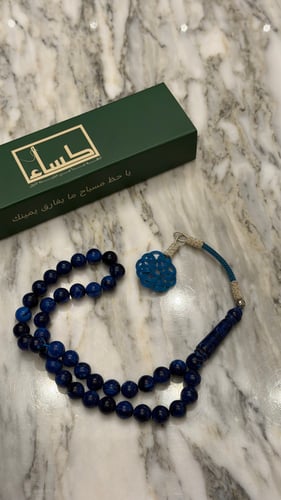 A prayer bead with a turban-shaped tassel