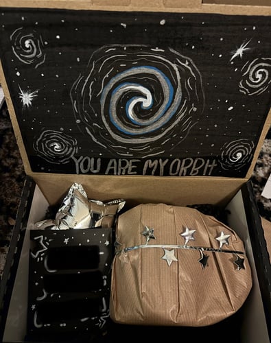 انبوكسينق انتَ مداري ، u are my orbit