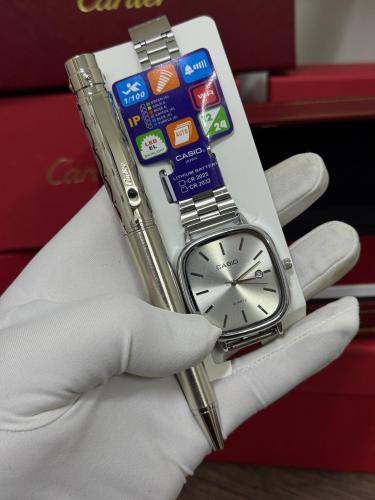 ساعة يد وقلم