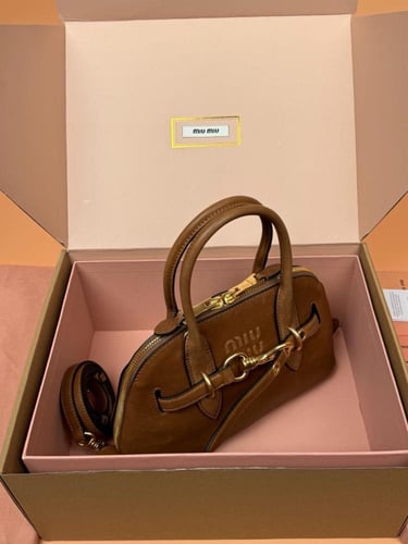 ميو ميو Aventure Nappa مقاس 28cm