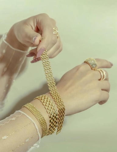 مجموعة أساور الحصيرة كالذهب مميزة وأنيقة . MB-329