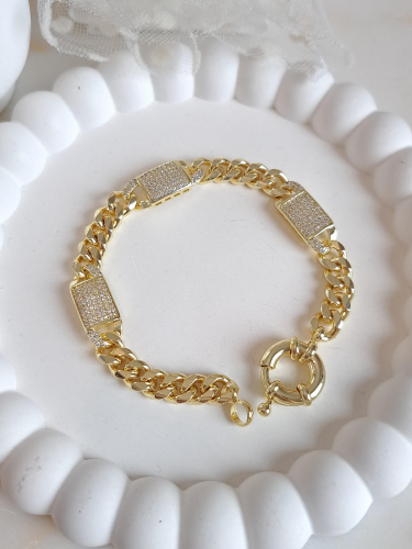 سوار عريض مع ثلاث قلائد مغطاة بالزركون مطلي ذهب عي...