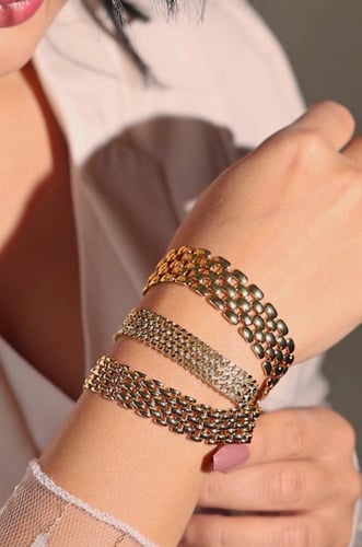 مجموعة أساور الحصيرة كالذهب مميزة وأنيقة . MB-329