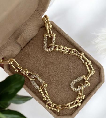 سلسال بتصميم مستوحى من تيفاني مع ثلاث حلقات مرصعة...