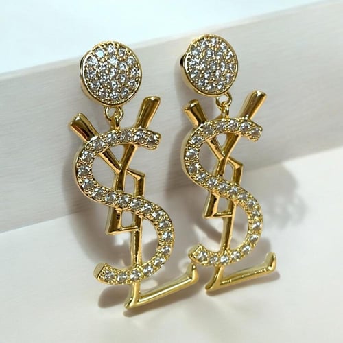 أقراط أذن بتصميم مستوحى من سان لوران مطلي ذهب لون...