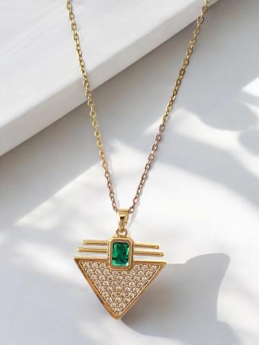 سلسال بتصميم فاخر مع حجر مميز أخضر اللون لون ذهبي...