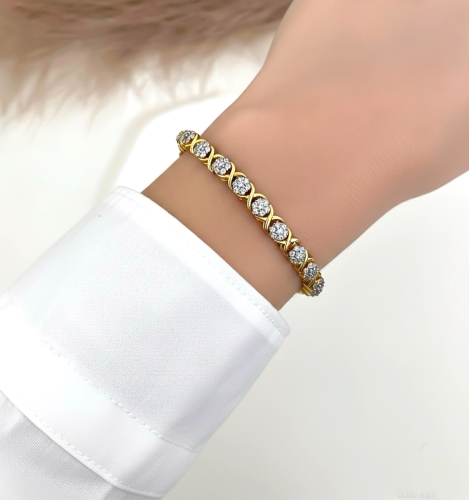 سوار بتصميم xo لون فضي مع ذهبي مطلي ذهب . MB-338