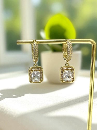 أقراط متدلية مطلية بالذهب عيار ١٤ تصميم فاخر بحجر...