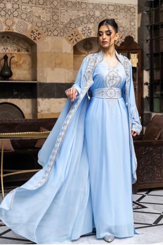 قفطان فاخر ثلاث قطع باللون الأزرق السماوي مع شك يد...