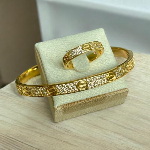 أسوارة بتصميم مستوحى من كارتير مرصعة بالزركون مع خ...