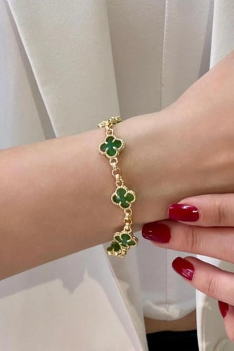 جنزير مطلي ذهب عيار ١٤ مع وردات بألوان مختلفة . MB...