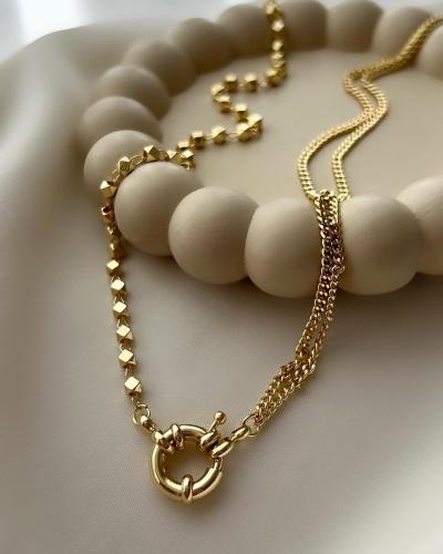 سلسال قصير عبارة عن سلسلتين مختلفتين بجمعهما قفل ف...