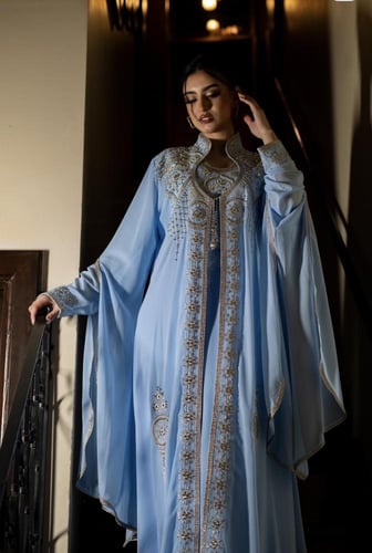 قفطان فاخر ثلاث قطع باللون الأزرق السماوي مع شك يد...