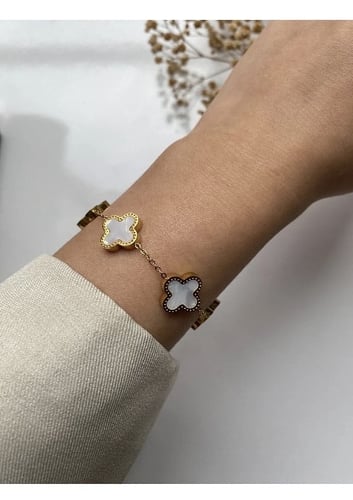 سوار بتصميم زهرة فان كليف البيضاء لون ذهبي. MB-039