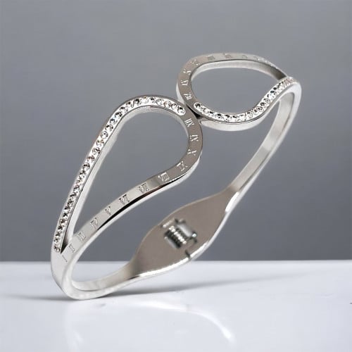 سوار بتصميم مميز مع الأرقام اليونانية لون فضي. MB-...