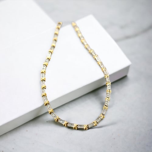 سلسلة مرصعة بالألماس تصميم شكل XO لون ذهبي مع فضي...