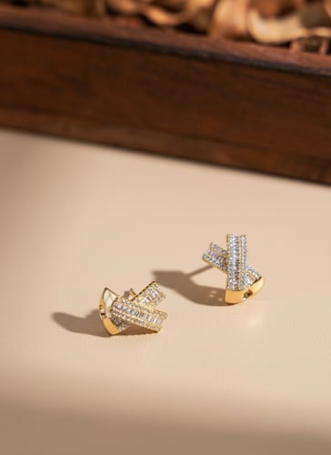 اقراط بتصميم شكل x مغطاة باحجار الباغيت مطلية ذهب...