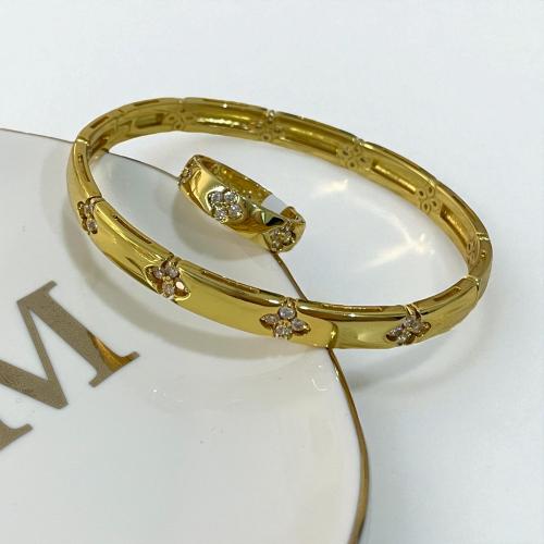 طقم سوار مع خاتم بتصميم مستوحى من ماركة مطلي ذهب ع...