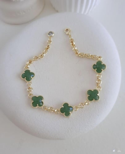 جنزير مطلي ذهب عيار ١٤ مع وردات بألوان مختلفة . MB...