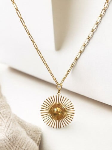سلسال طويل مع تعليقة بشكل شمس مطلي ذهب. MN-075