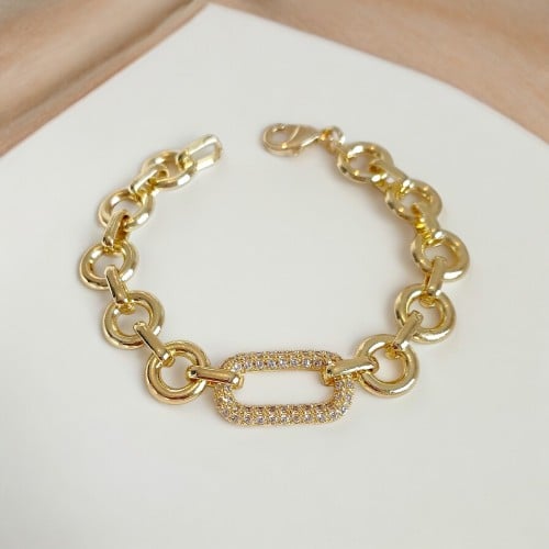 سوار جنزير مع قلادة بيضوية مرصعة بالزركون مطلي ذهب...