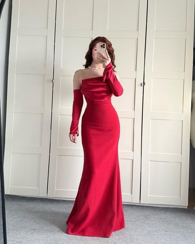 فستان هيفاء أحمر