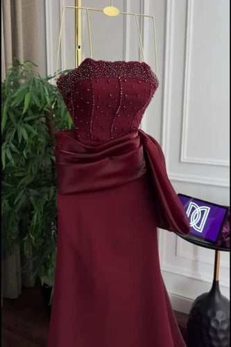 فستان سهرة مزين بالخرز بأكمام منفصلة