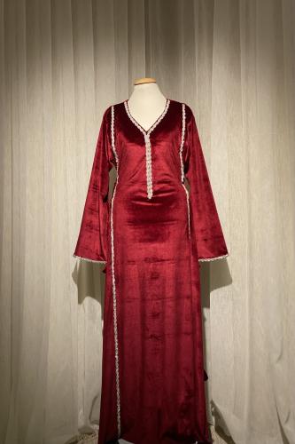 جلابية شتوية بقماش مخمل ناعم وبتطريز يدوي