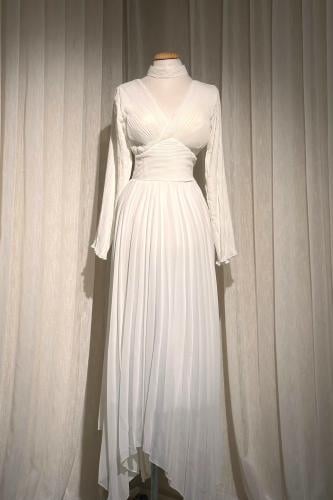 فستان ناعم بأكمام طويلة بتصميم الكسرات