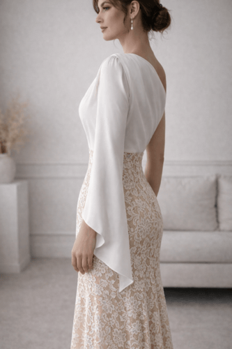 فستان ناعم بدانتيل ذهبي وبكم مفرد