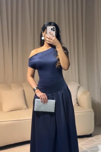 فستان كريب ناعم بكتف واحد