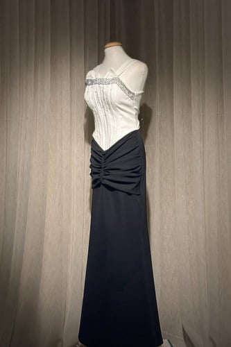 فستان ناعم رسمي بدون اكمام مميز بقصة الكسرات من ال...